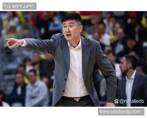 从球场到教练席 足球名将转型教练的成功与挑战